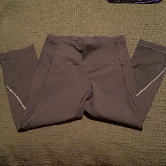 Lululemon size 4 capris - Picture 2 of 2
